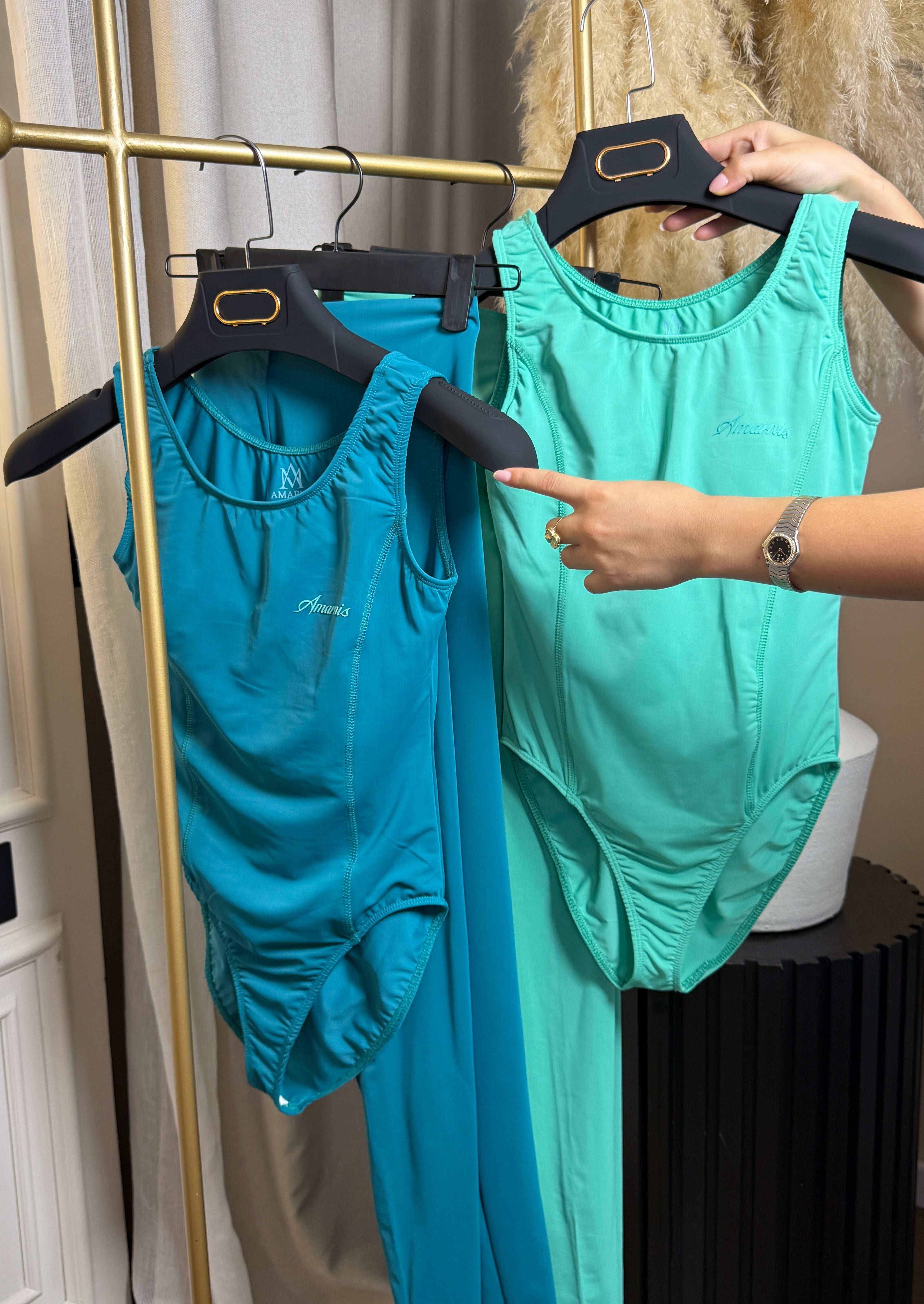 Aqua Signature Crop top